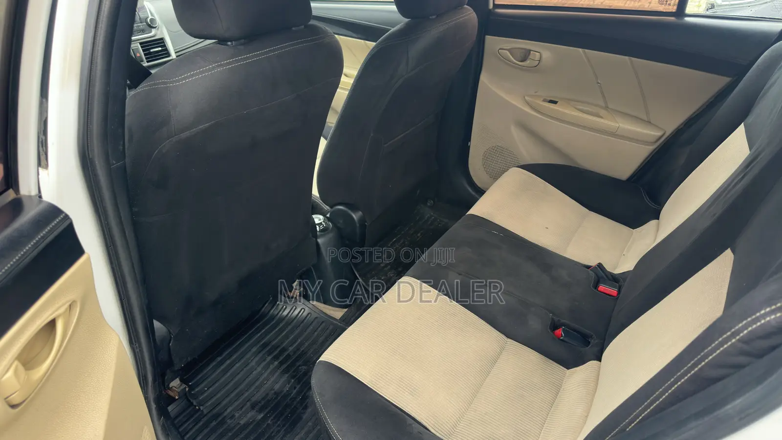 Toyota Yaris SE Hatchback 5dr 2015 White