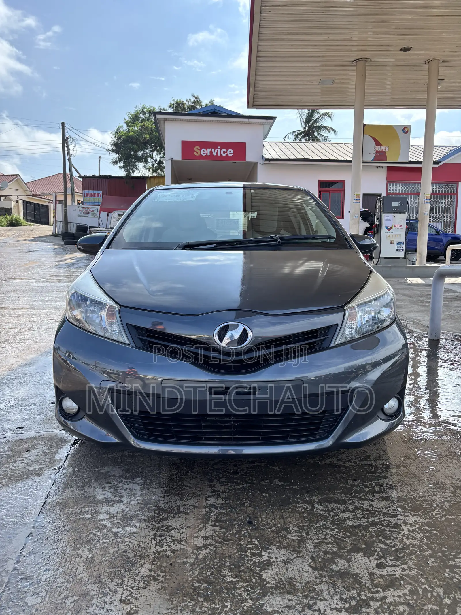 Toyota Vitz 1.0 FWD 3dr 2013 Gray