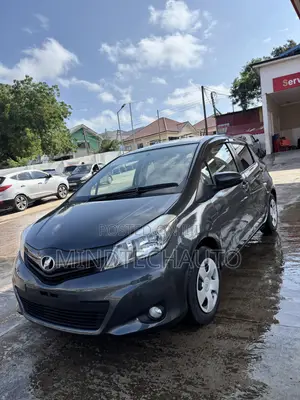 Toyota Vitz 1.0 FWD 3dr 2013 Gray