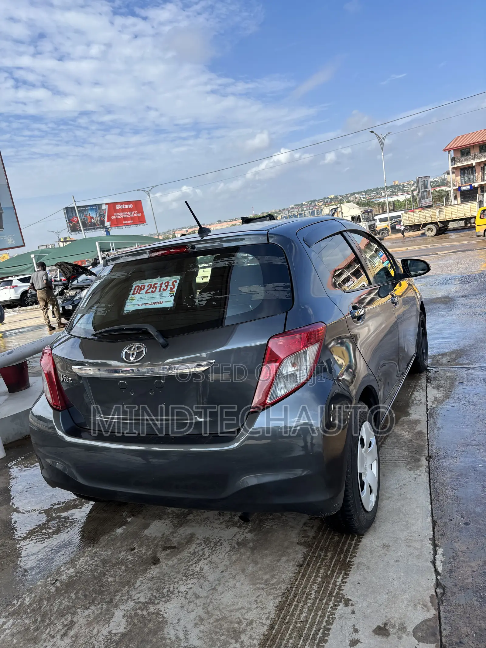 Toyota Vitz 1.0 FWD 3dr 2013 Gray