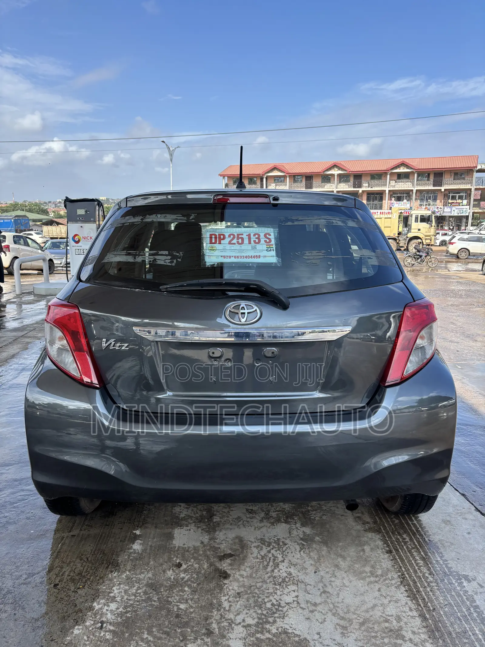 Toyota Vitz 1.0 FWD 3dr 2013 Gray
