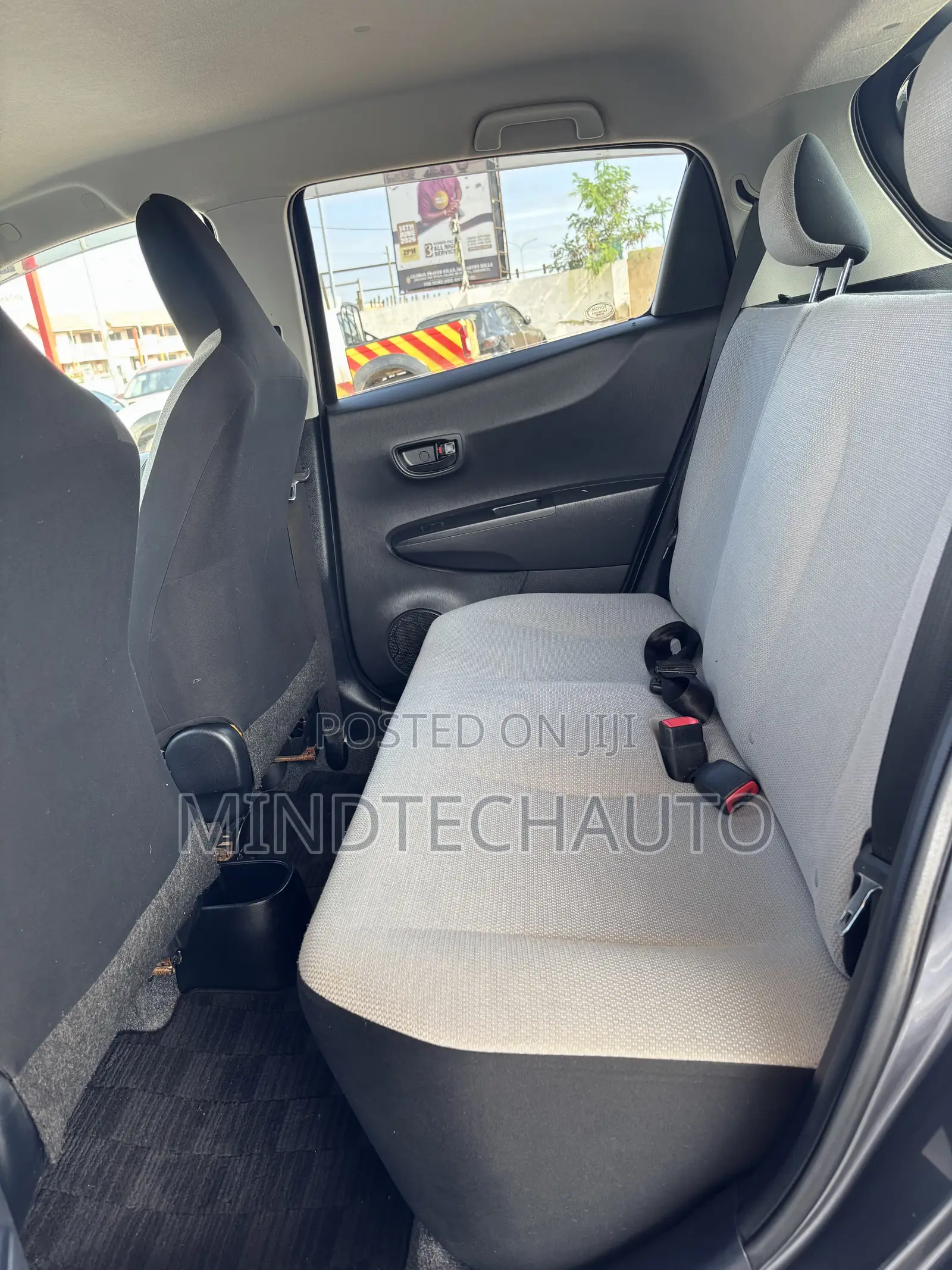 Toyota Vitz 1.0 FWD 3dr 2013 Gray