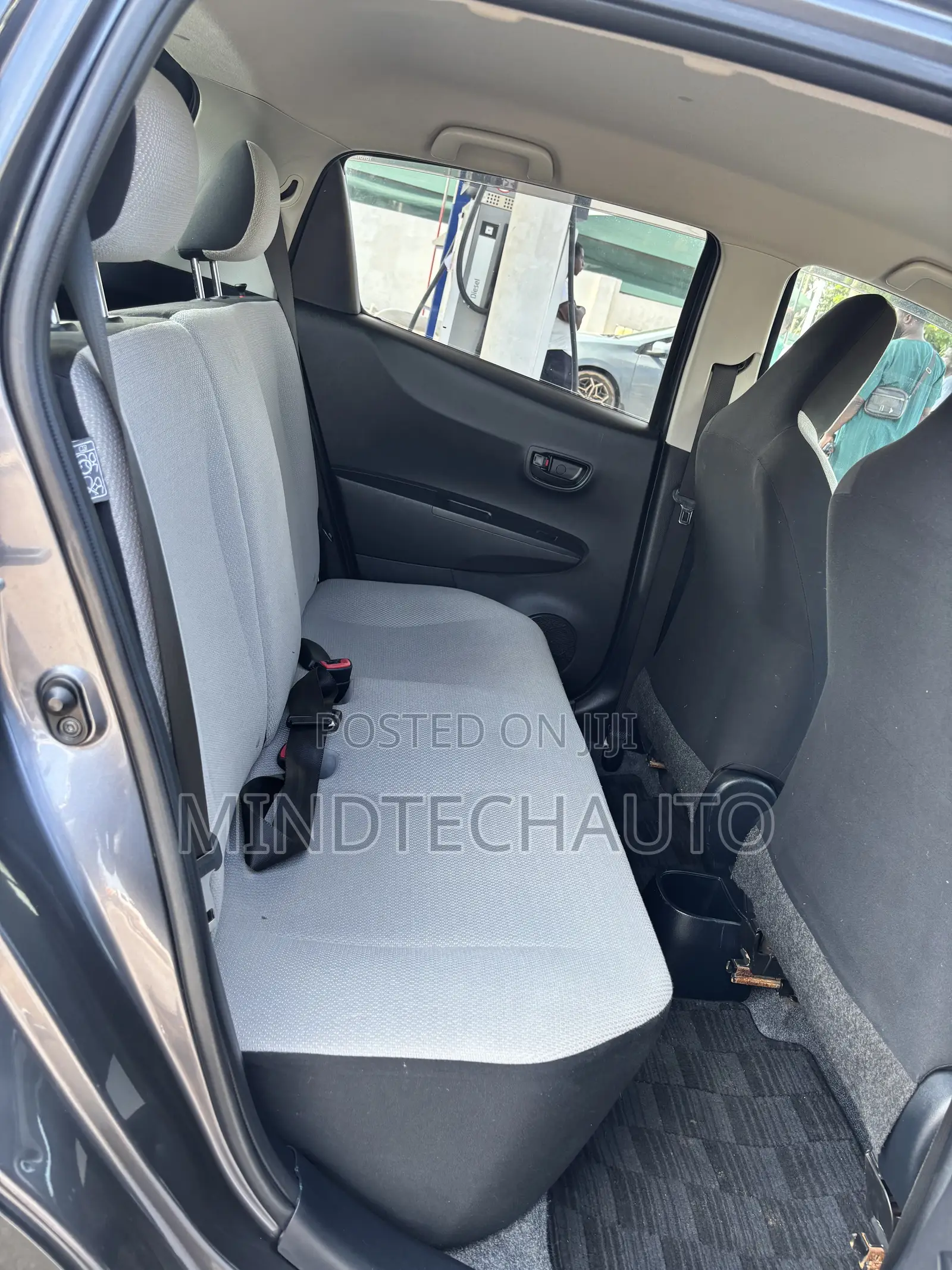 Toyota Vitz 1.0 FWD 3dr 2013 Gray