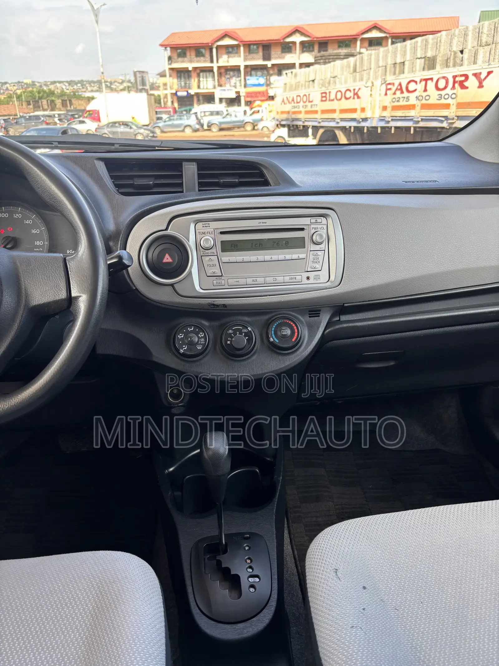 Toyota Vitz 1.0 FWD 3dr 2013 Gray