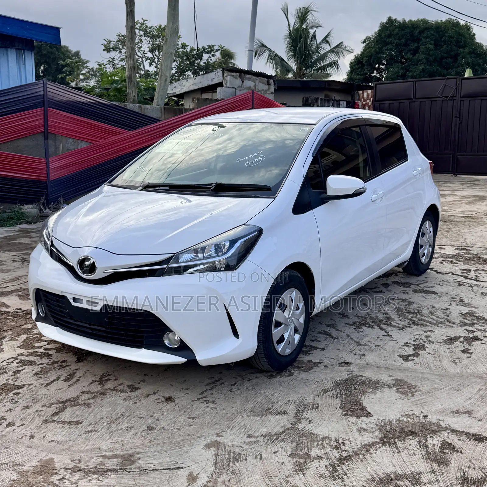 Toyota Vitz 1.3 FWD 5dr 2015 White