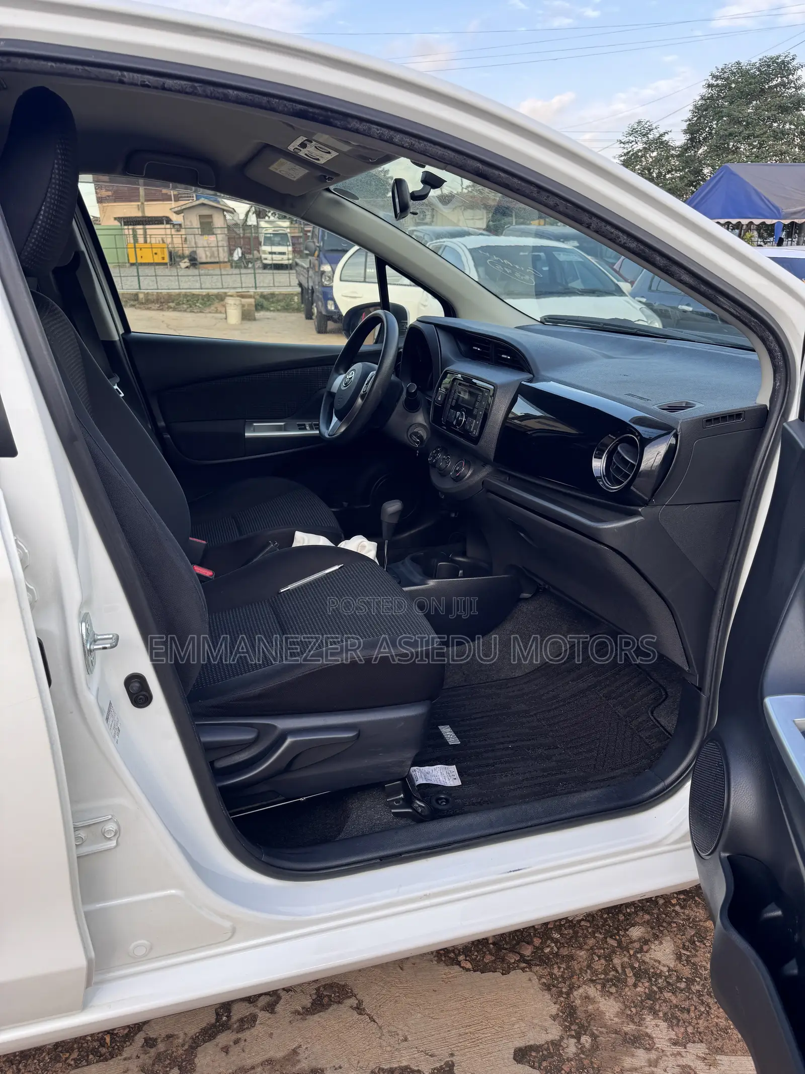 Toyota Vitz 1.3 FWD 5dr 2015 White