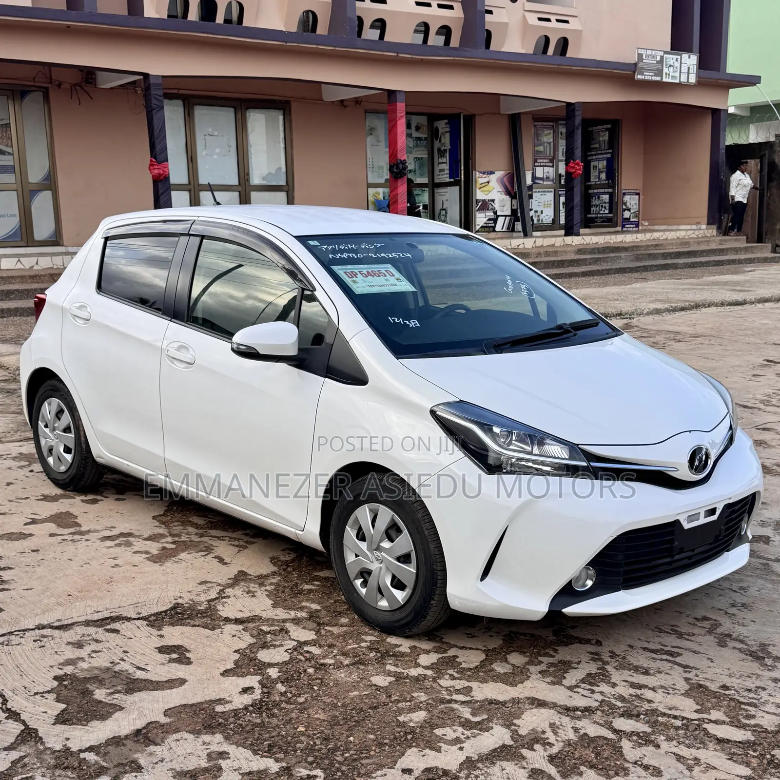 Toyota Vitz 1.3 FWD 5dr 2015 White