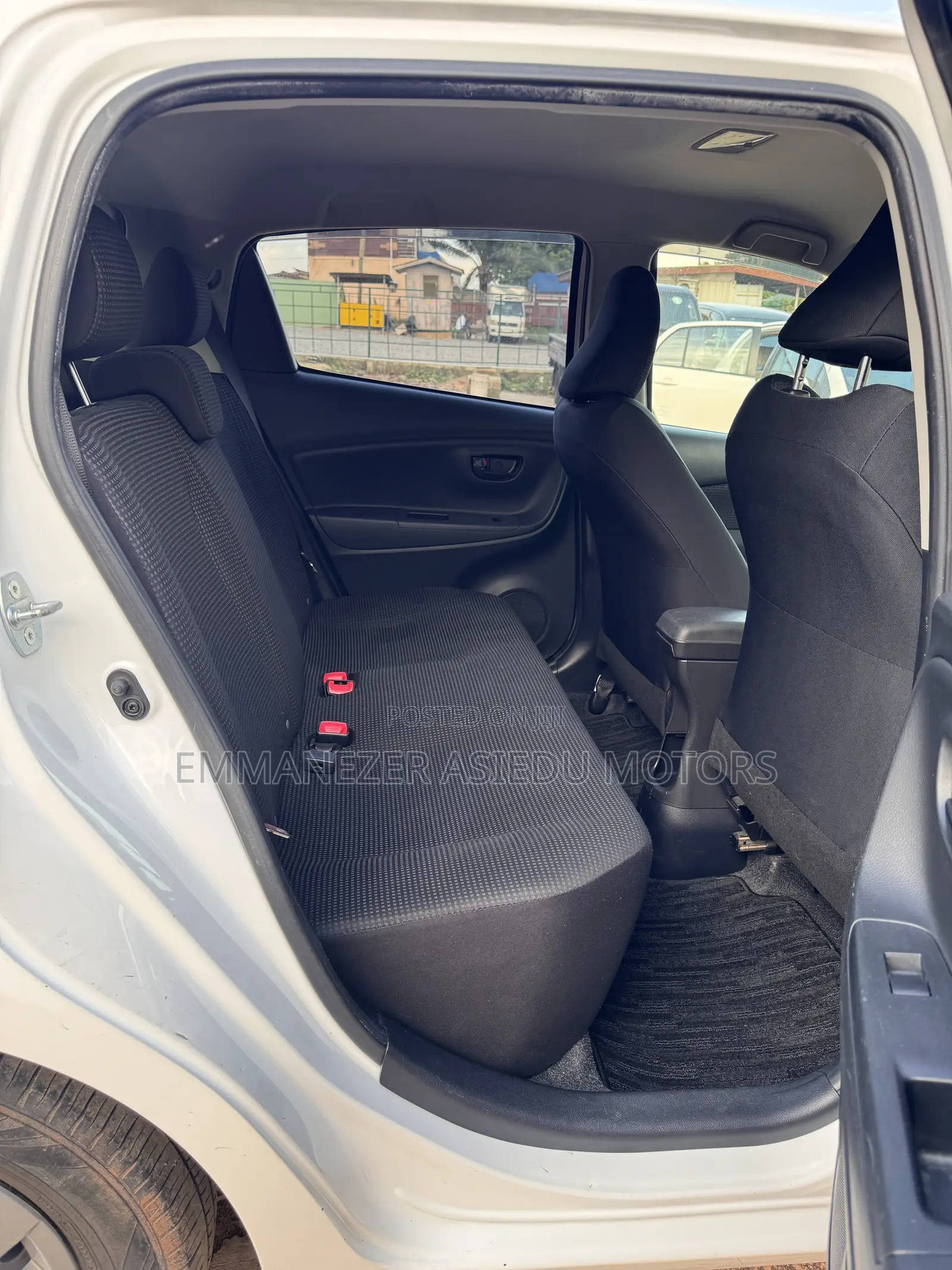Toyota Vitz 1.3 FWD 5dr 2015 White