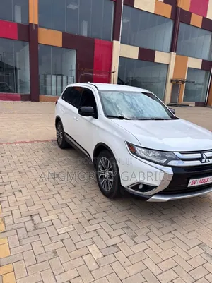 Mitsubishi Outlander 2017 White