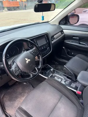 Mitsubishi Outlander 2017 White