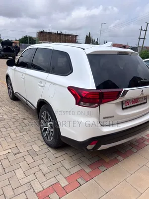 Mitsubishi Outlander 2017 White