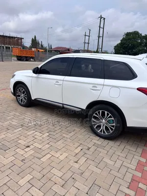 Mitsubishi Outlander 2017 White
