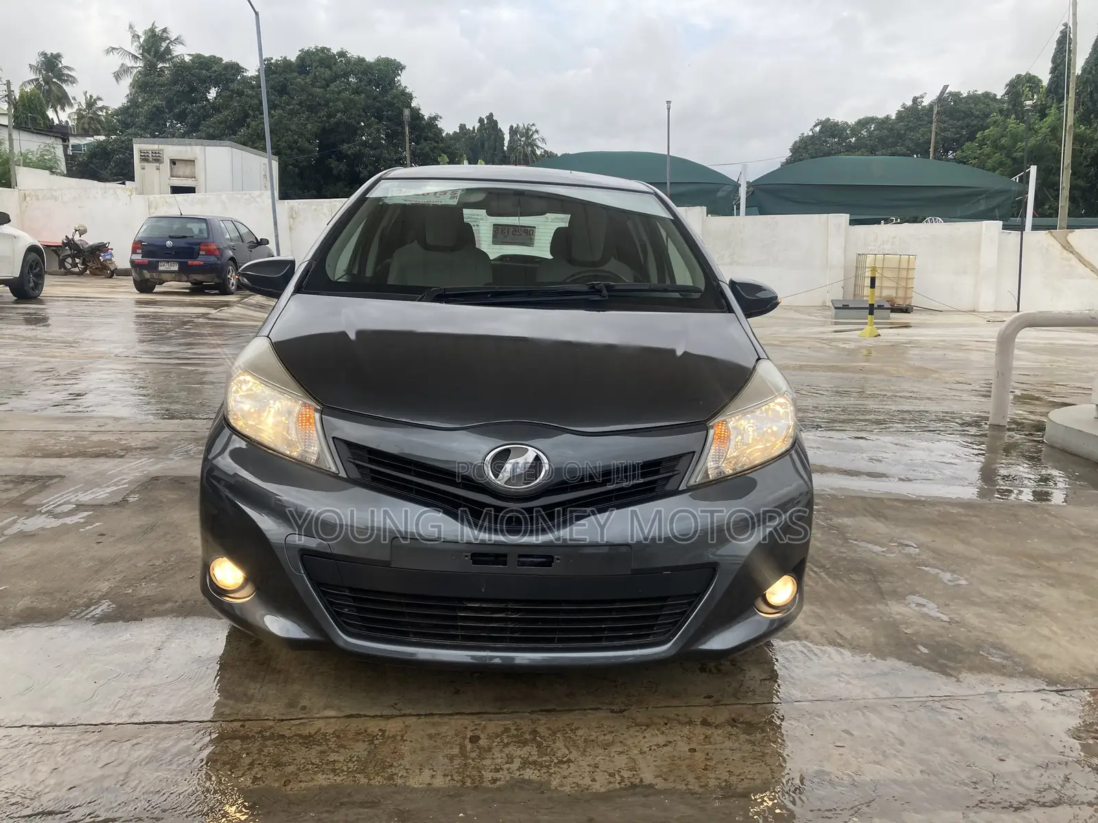 Toyota Vitz 2013 Gray