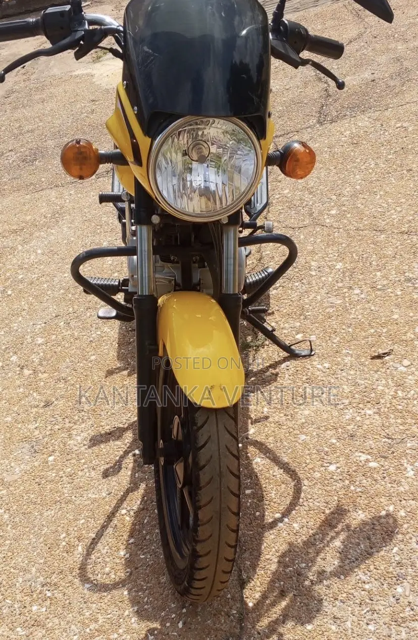 Royal Motorcycle 2025 Yellow
