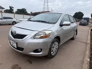 Toyota Yaris 2010 Silver