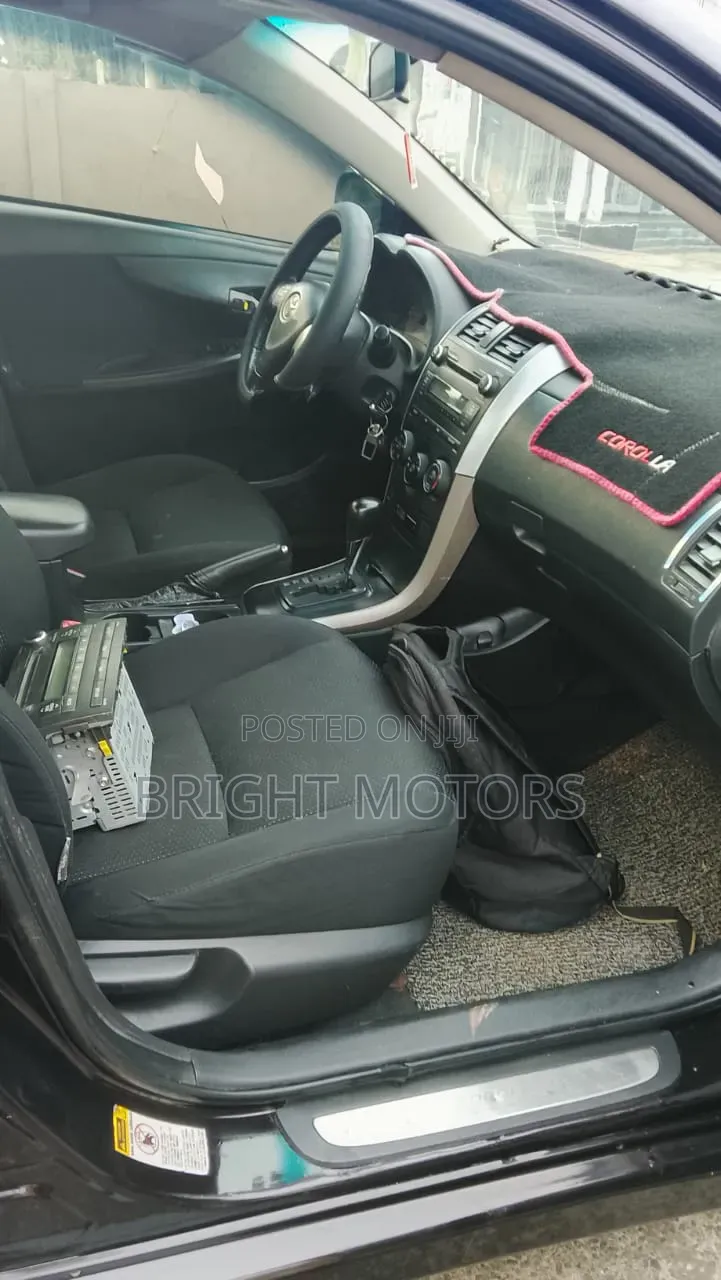 Toyota Corolla 2010 Black