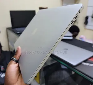 Laptop Apple MacBook Air 2022 M2 8GB Apple M2 SSD 256GB
