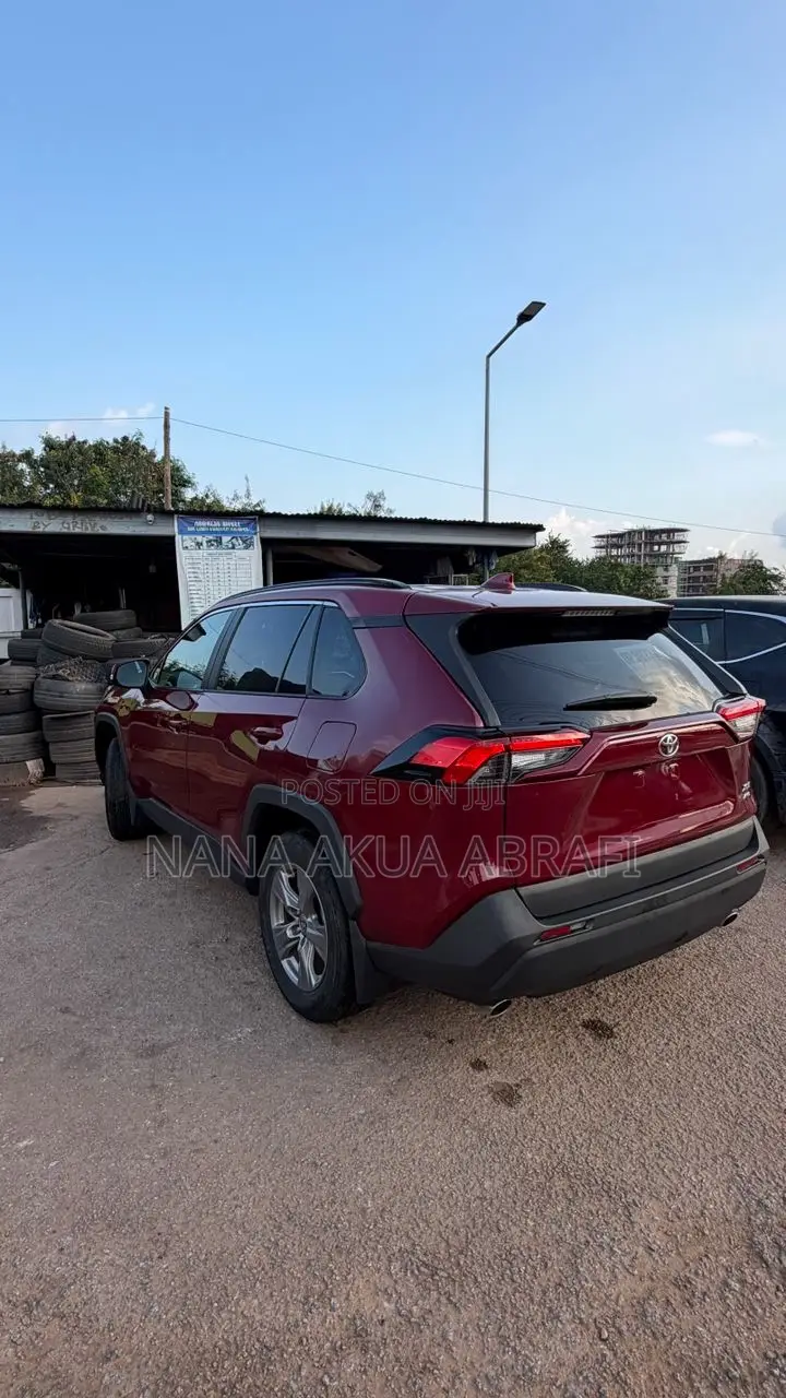 Toyota RAV4 XLE FWD 2023 Red