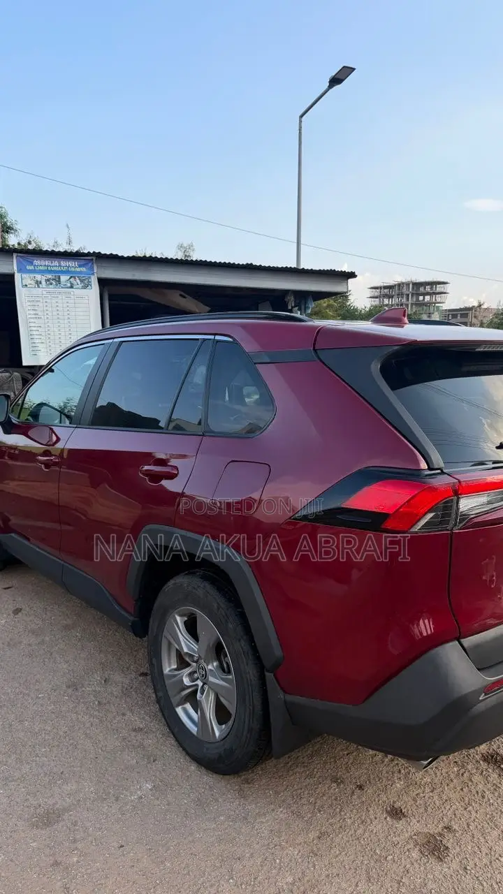 Toyota RAV4 XLE FWD 2023 Red