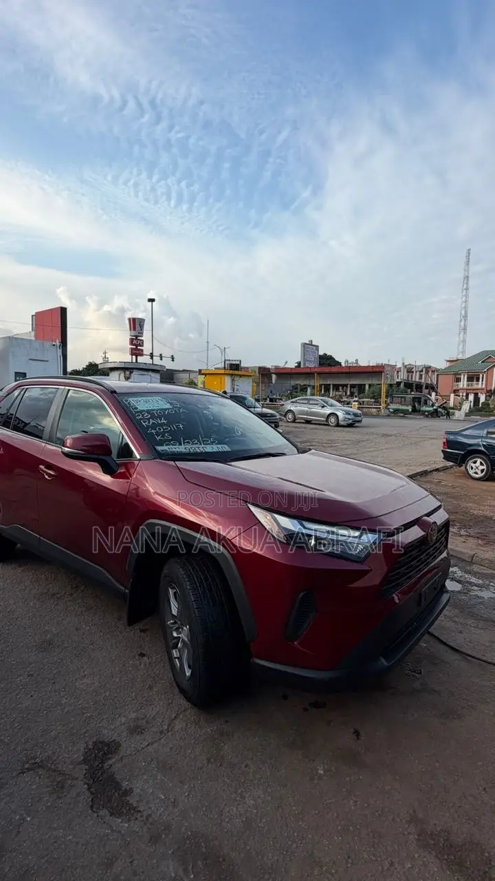 Toyota RAV4 XLE FWD 2023 Red