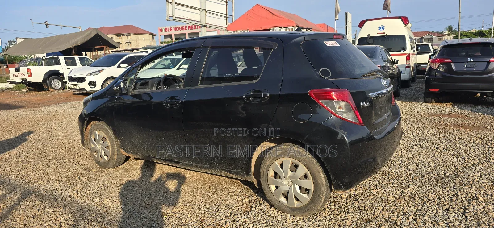 Toyota Vitz 1.3 FWD 5dr 2012 Black