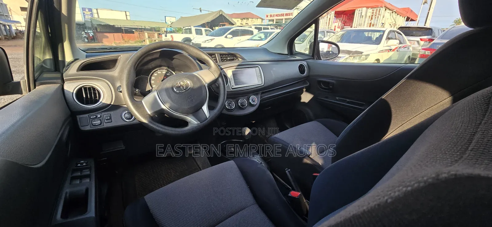 Toyota Vitz 1.3 FWD 5dr 2012 Black