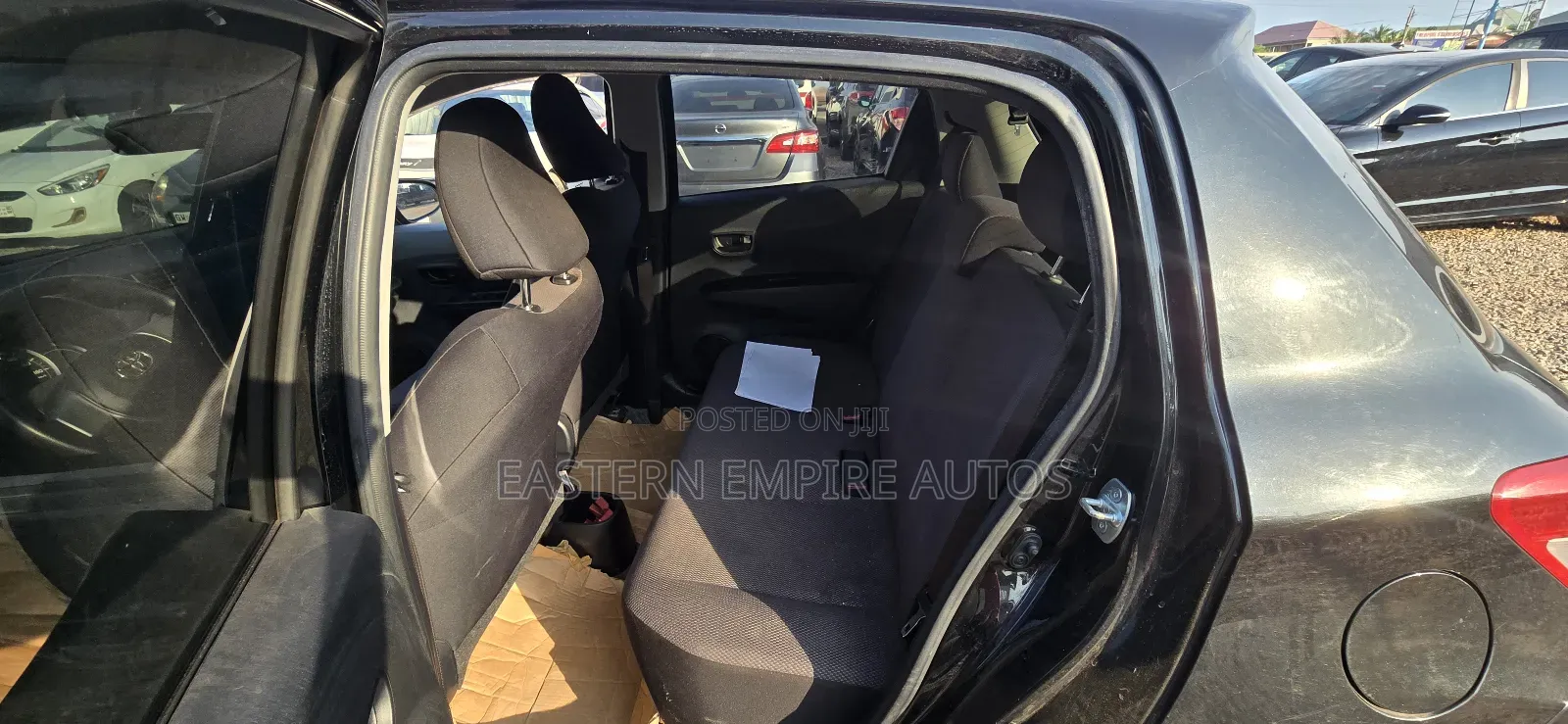 Toyota Vitz 1.3 FWD 5dr 2012 Black