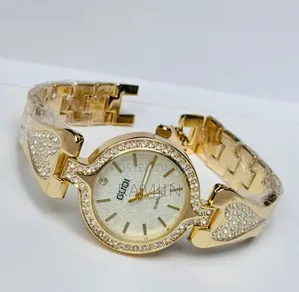 Elegant Gold-Tone Women's Quartz Bracelet Watch