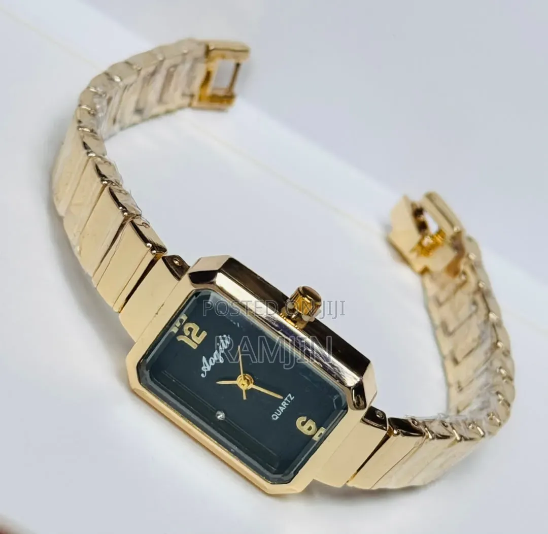 Elegant Gold-Tone Women's Quartz Bracelet Watch