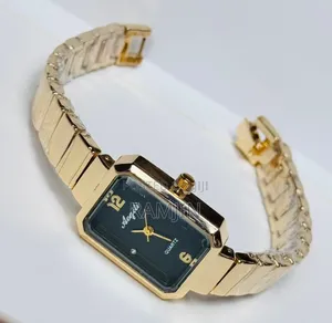 Elegant Gold-Tone Women's Quartz Bracelet Watch