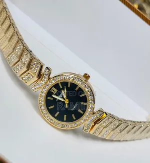 Elegant Gold-Tone Women's Quartz Bracelet Watch