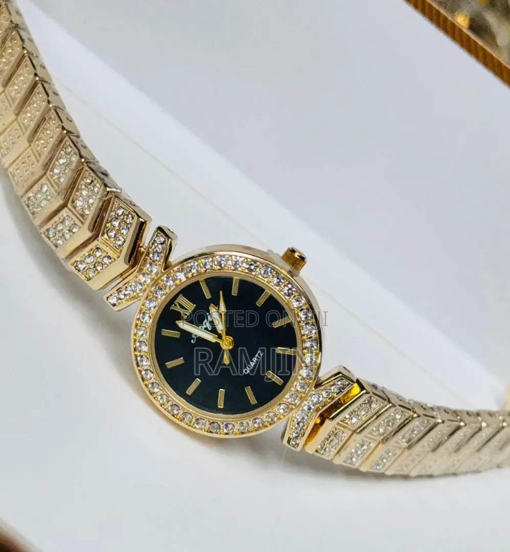 Elegant Gold-Tone Women's Quartz Bracelet Watch