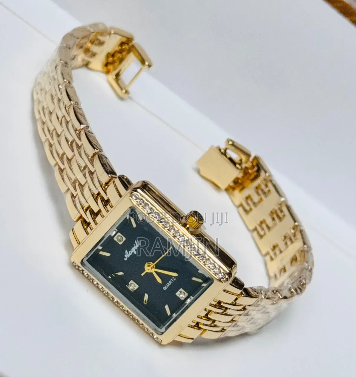 Elegant Gold-Tone Women's Quartz Bracelet Watch