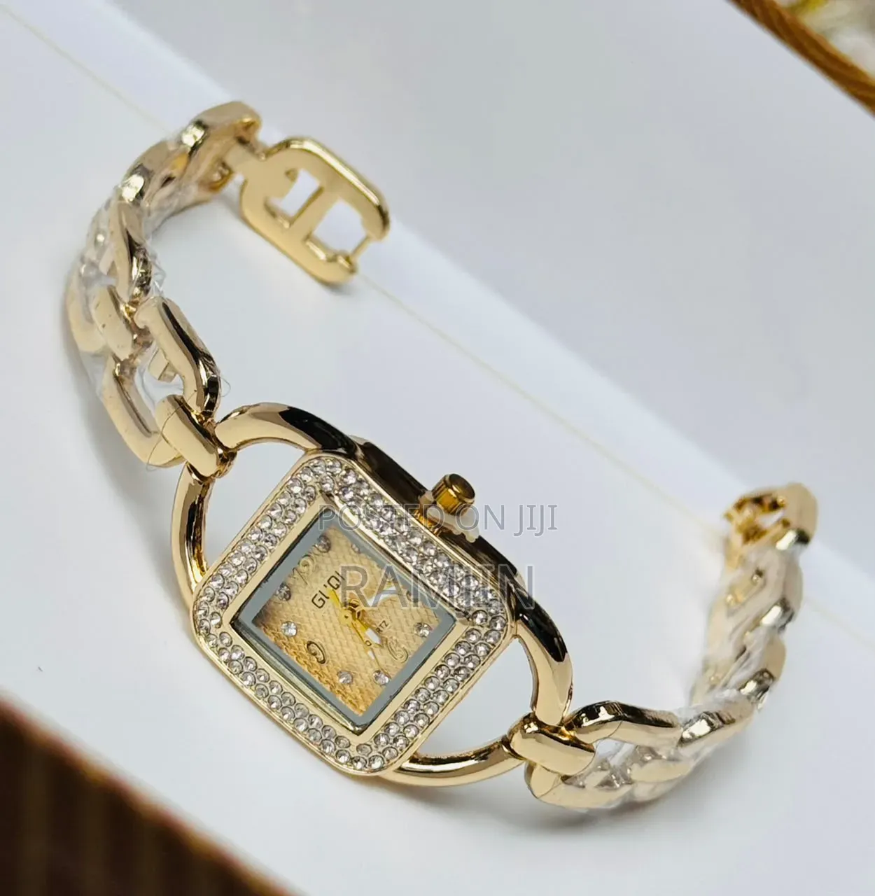 Elegant Gold-Tone Women's Quartz Bracelet Watch