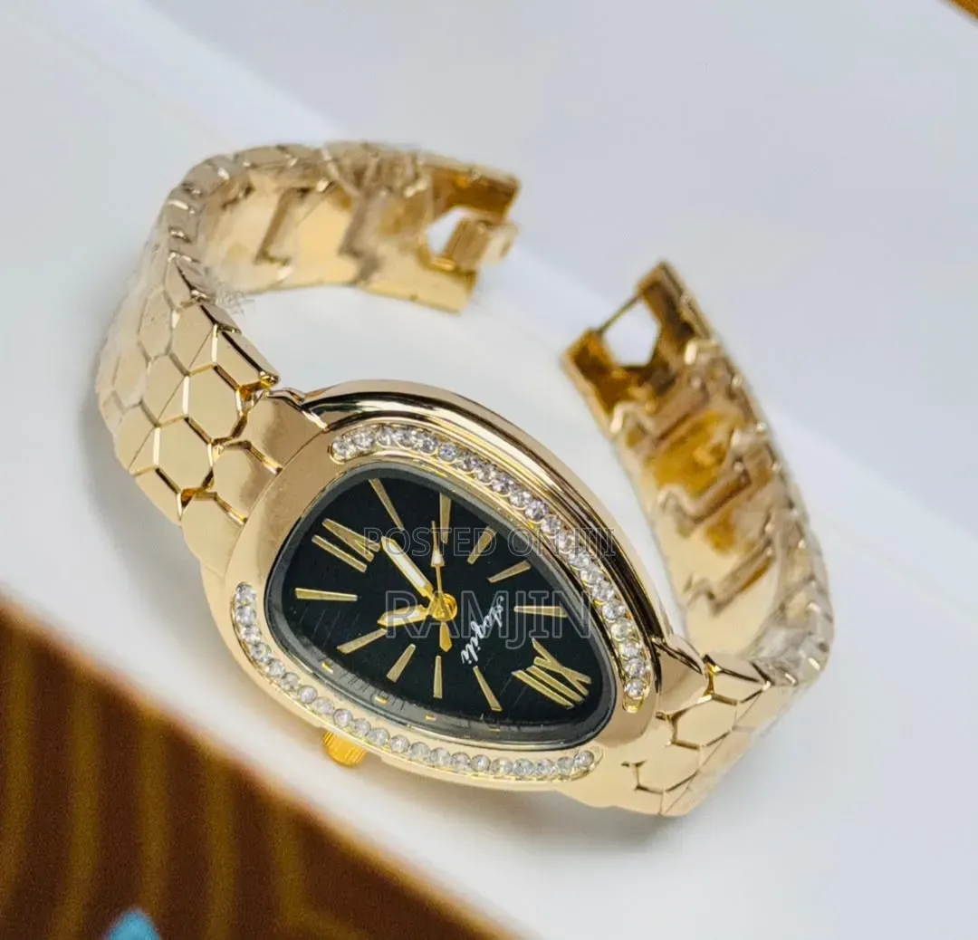 Elegant Gold-Tone Women's Quartz Bracelet Watch