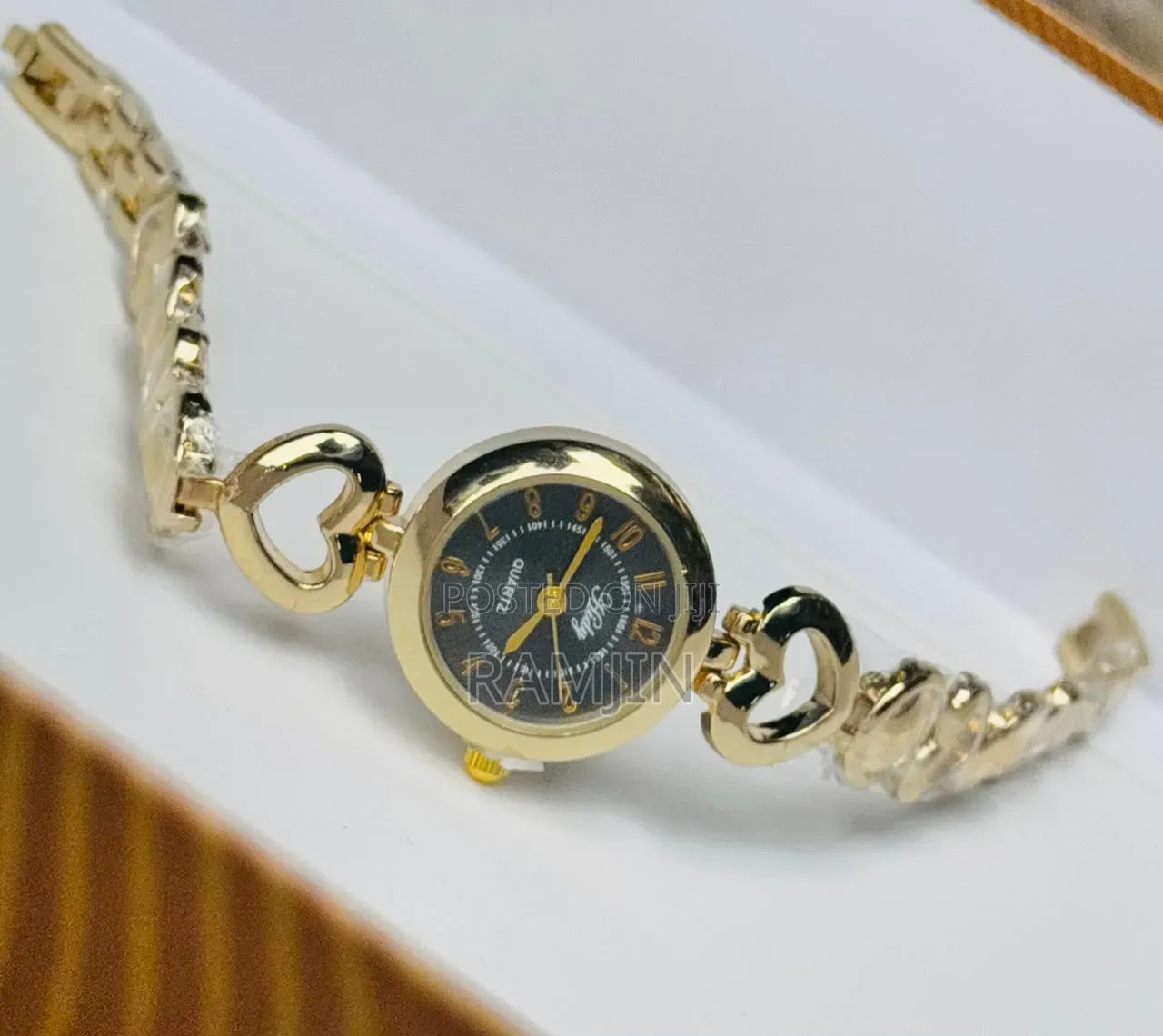 Elegant Gold-Tone Women's Quartz Bracelet Watch