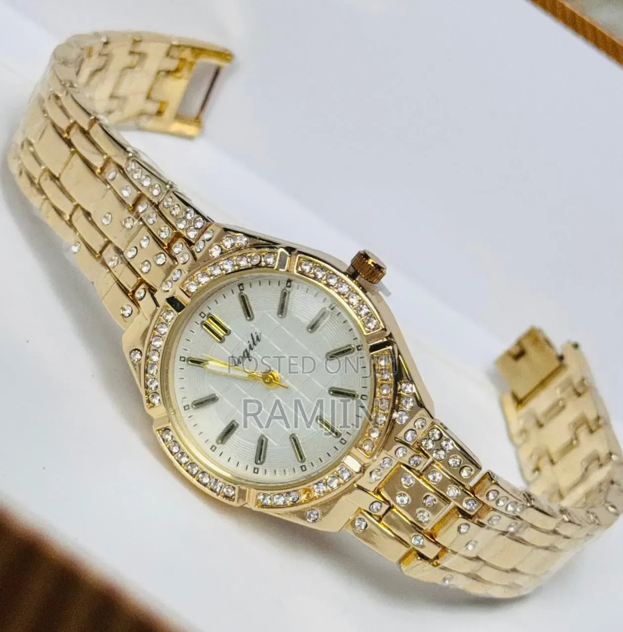 Elegant Gold-Tone Women's Quartz Bracelet Watch