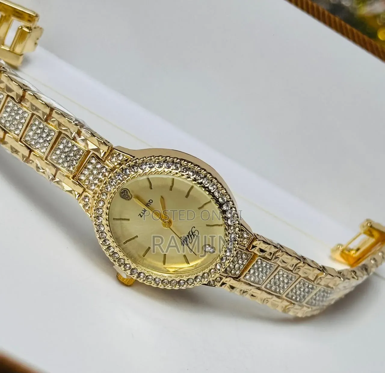 Elegant Gold-Tone Women's Quartz Bracelet Watch