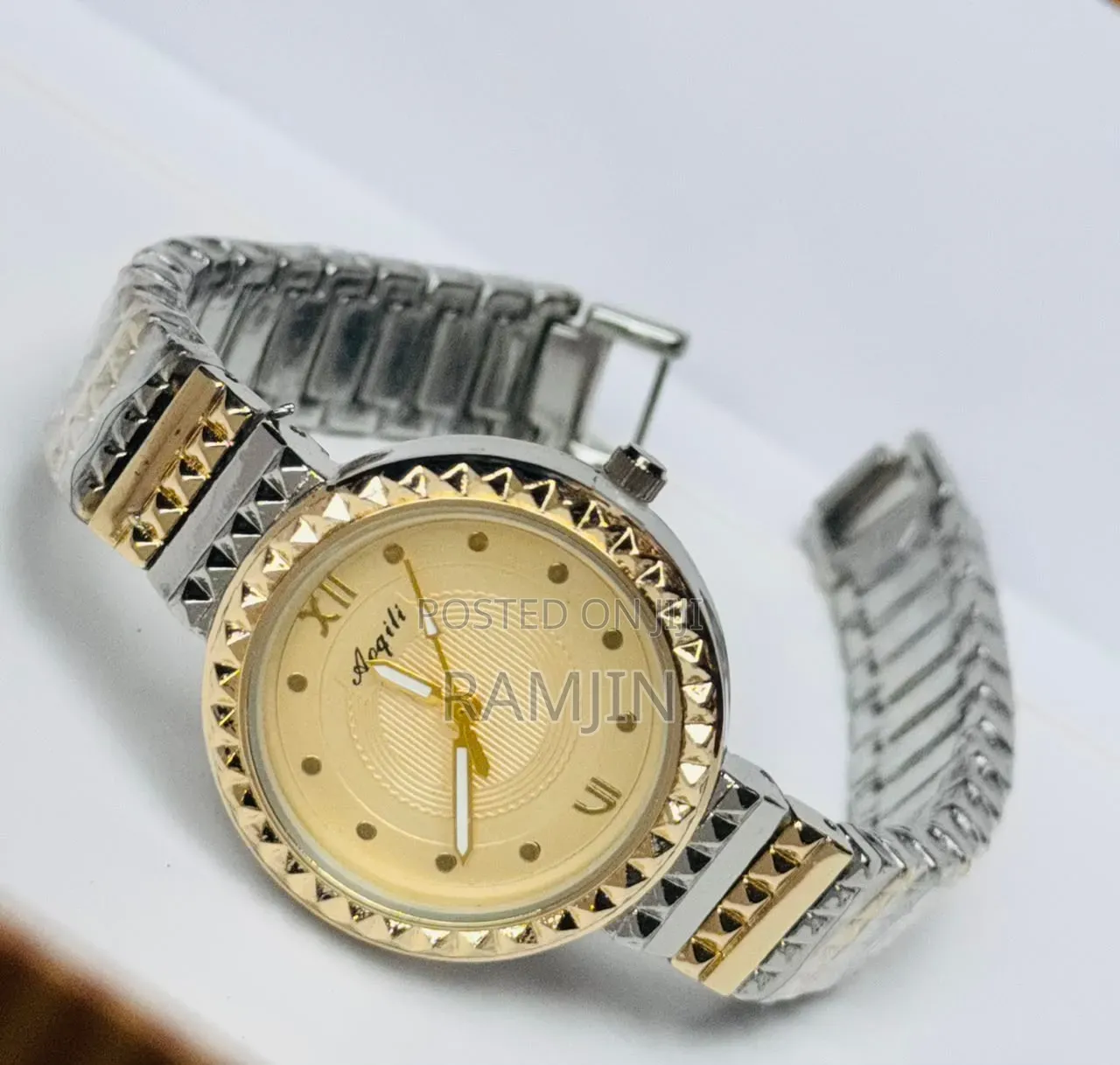 Elegant Gold-Tone Women's Quartz Bracelet Watch