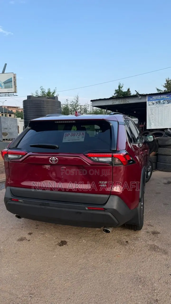 Toyota RAV4 XLE FWD 2023 Red