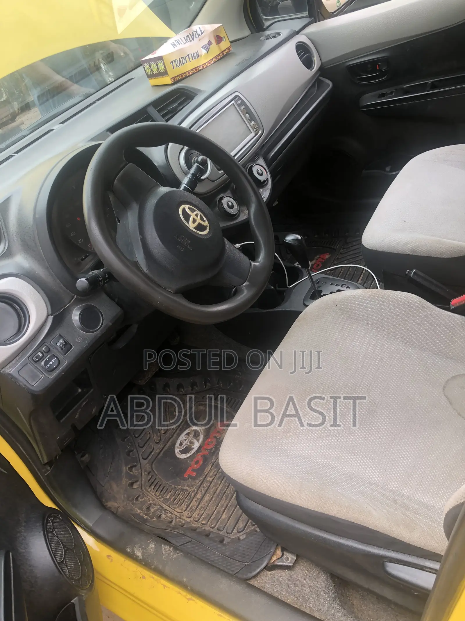 Toyota Vitz 2012 Yellow