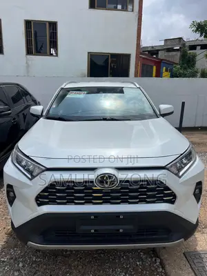 Toyota RAV4 XLE AWD 2023 White