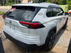 Toyota RAV4 XLE AWD 2023 White