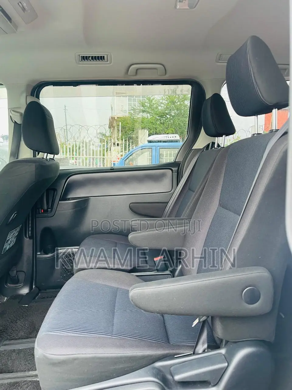 Toyota Voxy X Side Lift-Up Tilt Seat 2WD 7-Seater 2015 White