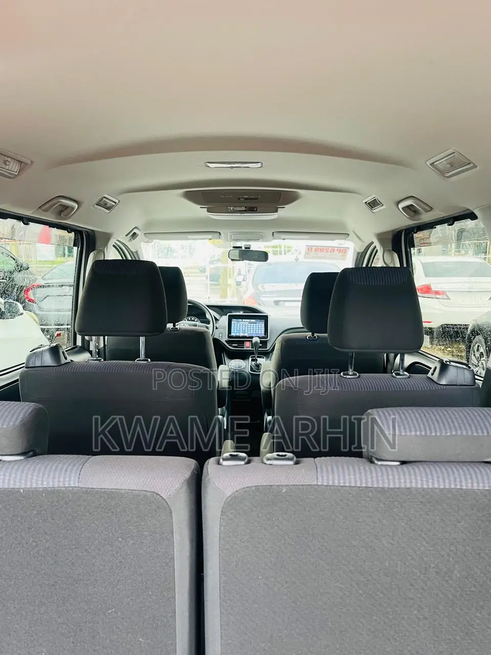 Toyota Voxy X Side Lift-Up Tilt Seat 2WD 7-Seater 2015 White