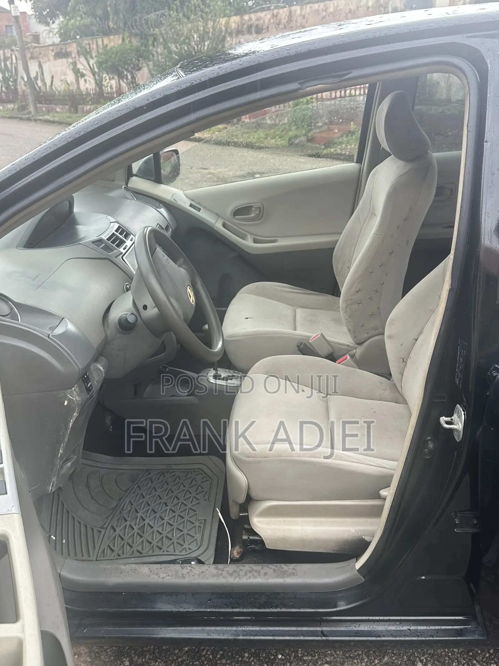 Toyota Vitz 2010 Black