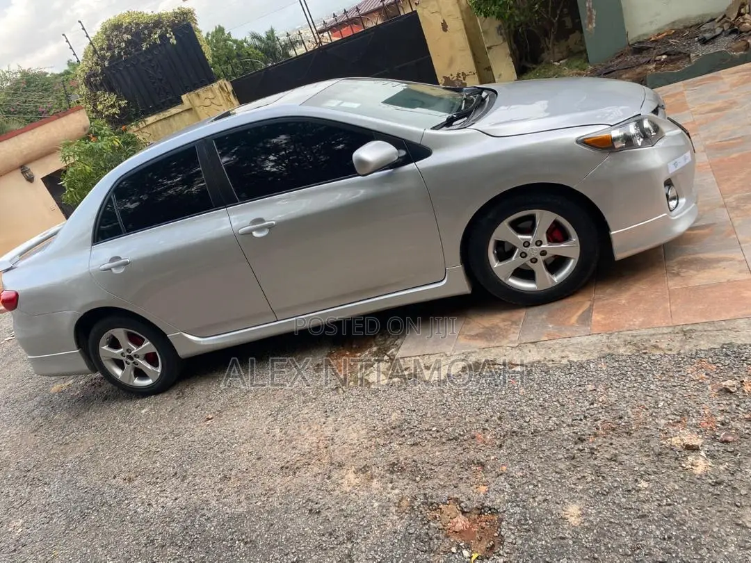 Toyota Corolla 2013 Silver
