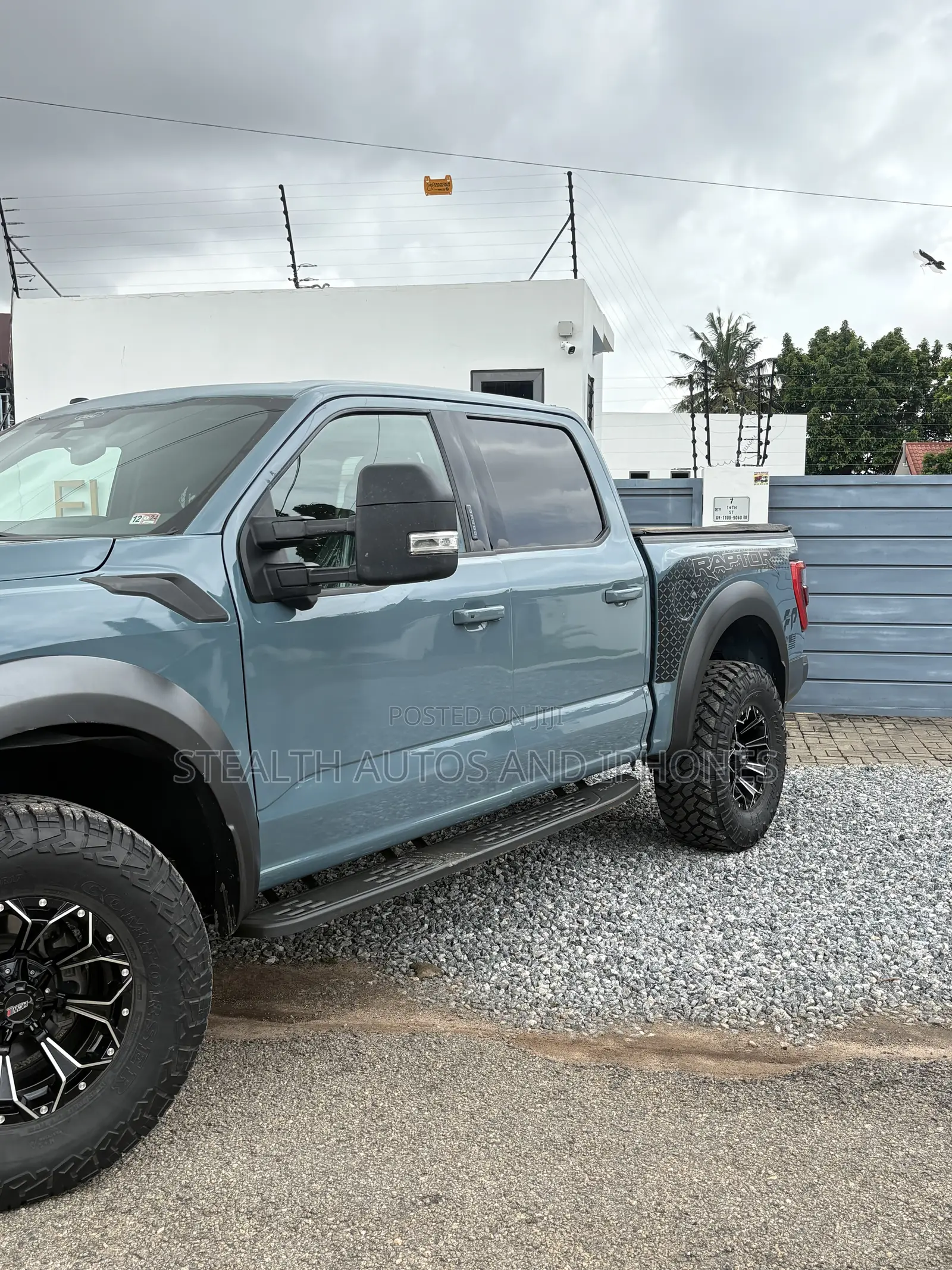 Ford F-150 Raptor 2023 Gray
