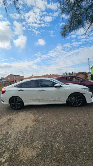 Honda Civic EX 4dr Hatchback (1.5L 4cyl) 2017 White