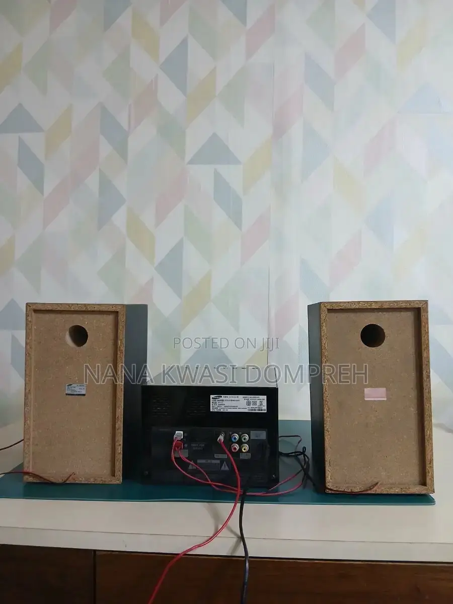 Uk Use Very Neat Samsung Mm-E330d Audio System